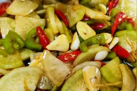 腌萝卜，直接加盐就错了，教你饭店不外传的秘诀，酸辣脆爽不回软