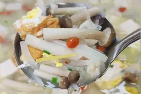 天凉了，给家人多喝这道萝卜三鲜汤，汤汁浓白，鲜香好喝又营养