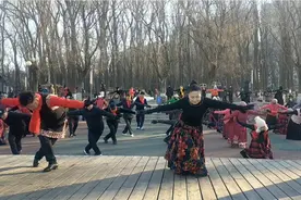 别问我身在何方和心的愿望月亮在天上亮堂堂视频封面