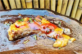 一片鱼肉用简单手法烹饪，没想到这么好吃，小伙吃爽了