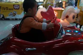 上班之前带着孩子去游乐场玩耍，上了班就没时间了你们都上班了吗视频封面