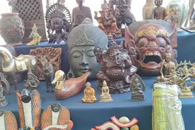 逛意大利最大的古玩市场，发现了古代木雕像，背后打开有玄机视频封面