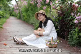 微胖身材坐着如何拍照显瘦，仔细留意视频细节，干货在最后喔！视频封面