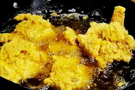 脆皮炸鸡在家这样做，外皮酥脆可口，肉质鲜嫩又美味，出锅受欢迎视频封面