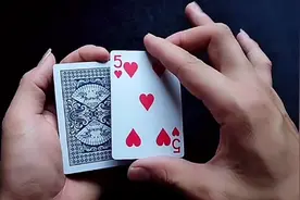 魔术教学：把一张红心5插到一副扑克牌中间，为什么瞬间回到第一视频封面