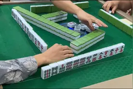 鸿中爆炸马，高校女老师打牌打上隐了吧！直落第三场视频封面