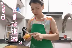 2瓶酸奶，4个芒果，做出来的冰淇淋，美味爽口