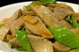 1根素鸡，配2个青椒，简单一炒，就是一道美味可口的下饭菜视频封面