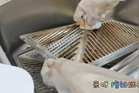 整整半年没清理的油烟机罩，用我最爱的神器，轻轻一擦就干净了视频封面