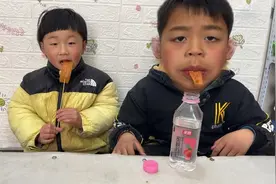 哥哥你怎么变这么丑了，弟弟别担心，我会变身，你看我变得帅吗？