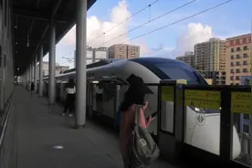 东莞长安乘轻轨去深圳沙井上班，车费多少？时间多久？是否方便？视频封面