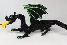 3D打印笔有多神奇？牛人随手一画，一只霸气十足的喷火龙出现！视频封面