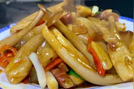 过年做道好吃下饭的腊肉炒蘑菇，做法简单，鲜嫩脆爽，全家都爱吃视频封面