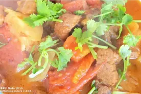 巨好吃的西红柿牛腩，酸爽鲜香的汤汁浇在米饭上，邻居孩子馋哭了视频封面