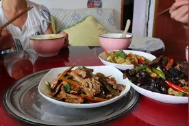 阿松今天来个青椒炒干蘑菇，这样烹饪，简单又好吃