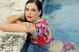 欧美沙滩美女性感写真视频封面