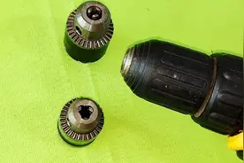 电钻夹头崩裂，不管怎么拆都拆不下来怎么办？原来里面还有颗螺丝