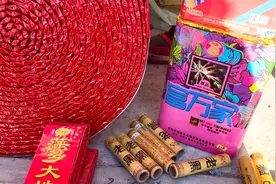 东北过年放鞭炮，老黑二踢脚，挂鞭，二踢脚放挂鞭上放，震天响！视频封面