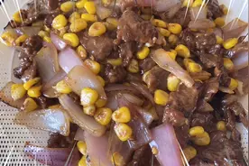 洋葱玉米炒牛里脊，香甜爽口营养还加倍，爆好吃！😋😋😋视频封面