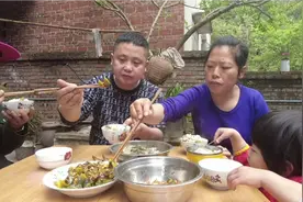 周末在家做个虎皮皮蛋，一荤一素，营养又健康，麻辣爽口！视频封面