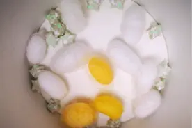 一分钟看完蚕宝宝的结茧过程，这么多茧能不能做一个手帕？视频封面