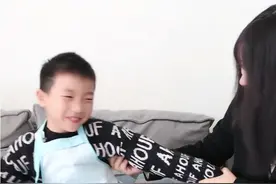挠痒痒挑战!谁能憋住不笑谁就赢了!视频封面