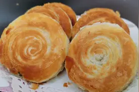 想吃酥饼不用买，3分钟教会你，层层起酥层层掉渣，咬一口太香了