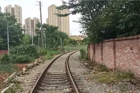 汉中市城区有一条神秘的铁路，你们知道它的用途吗？视频封面