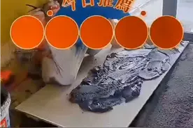 泥工施工现场，700mm*1500mm地砖铺贴中