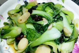 大厨教你炝炒油菜的家常做法，步骤简单，翠绿入味非常好吃又下饭视频封面