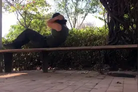 女版裸体荒野求生100天第二天「强」图片