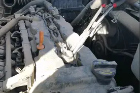 长安CS35更换火花塞，四万多公里了火花塞烧的间隙太大了视频封面