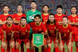 16-0！王霜5球，4人梅开二度，女足历史最大比分，现场球迷看嗨了视频封面