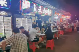 武汉最大 聚集商户最多 味道最好的宵夜一条街 硚口长提街