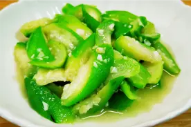 炒丝瓜家常做法，丝瓜翠绿不发黑，鲜嫩入味又下饭，清爽不油腻视频封面