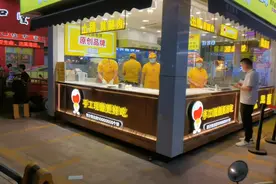 广州花都狮岭镇合成美食一条街，丝毫不受疫情影响人流特别多视频封面