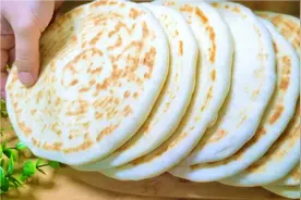家庭发面软饼，蓬松柔软易消化，像口袋饼一样个个空心，做法简单视频封面