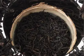 这样包装茶叶虽然慢，但密封性、重量、质量都是过硬的。视频封面