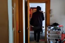 公婆快要搬家，乐乐和崔哥来帮忙，发现了不少好东西，公公说带走视频封面