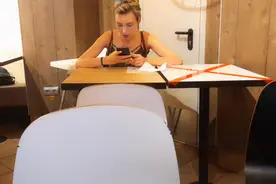 很多权威专家都在研究？俄罗斯美女确实漂亮！身体为什么有狐臭那视频封面