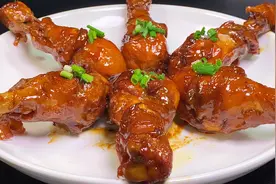 红烧鸡腿的家常做法，用料简单，色泽诱人好吃，一次做8个不够吃