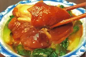 卤猪肘最正宗的做法，口感软糯，香味浓郁，老爸孩子直夸太好吃了视频封面