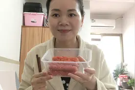 小敏用烤箱烤几根香肠，被同事扫光了，那么瘦的人还是个干饭人视频封面