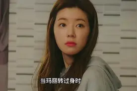 为了躲避家暴老公，她进行了整容换脸，却被医生整成了亡妻的样子视频封面