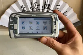 诺基亚7710，2005年的3.5英寸超大触摸屏手机！你见过她吗？