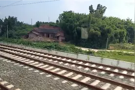 老哥一家今天从泸州到成都去玩，体验一下泸州高铁，1点才到成都视频封面