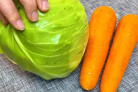 卷心菜加胡萝卜，我家常做这道菜，简单营养，上桌吃真香