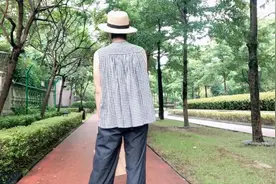 30+不油腻穿搭｜MUJI万能罩衫+拯救不完美腿牛仔裤，终于在一起了视频封面