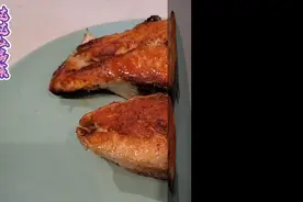 三文鱼这么做，只用盐和胡椒粉，做法简单外焦里嫩，好看又好吃视频封面