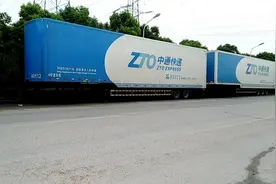 上海郊区中通快递物流甩挂集装箱停放区域，好多集装箱，来看看吧视频封面